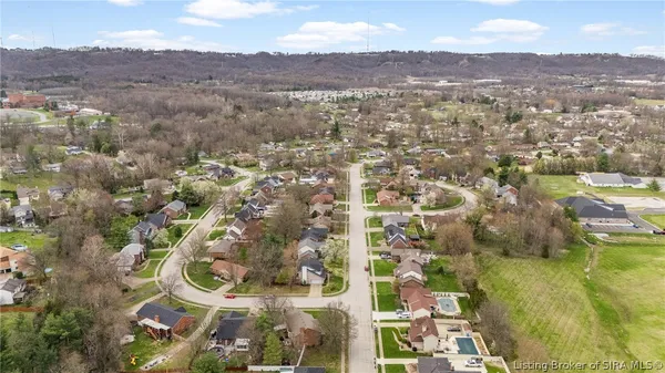 $319,900 | 3620 Greenfield Drive, New Albany, IN 47150