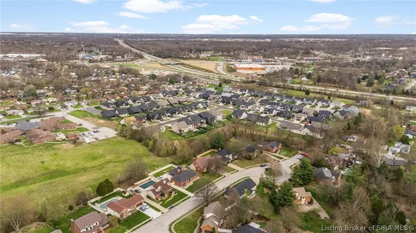 $319,900 | 3620 Greenfield Drive, New Albany, IN 47150