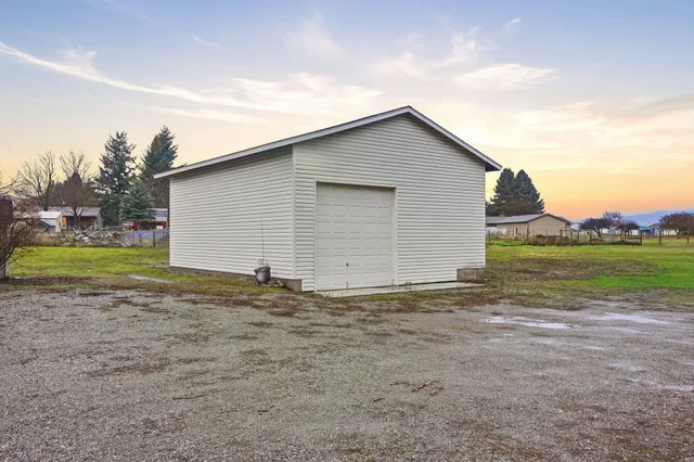 $600,000 | 414 South Henry Road, Greenacres, WA 99016