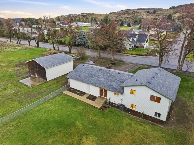 $600,000 | 414 South Henry Road, Greenacres, WA 99016