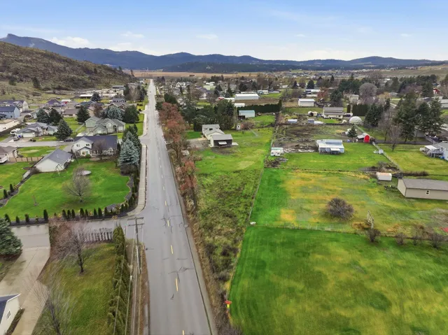 $600,000 | 414 South Henry Road, Greenacres, WA 99016