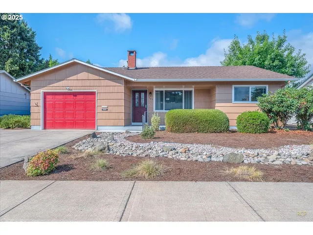 $389,900 | 943 Oregon Way, Woodburn, OR 97071