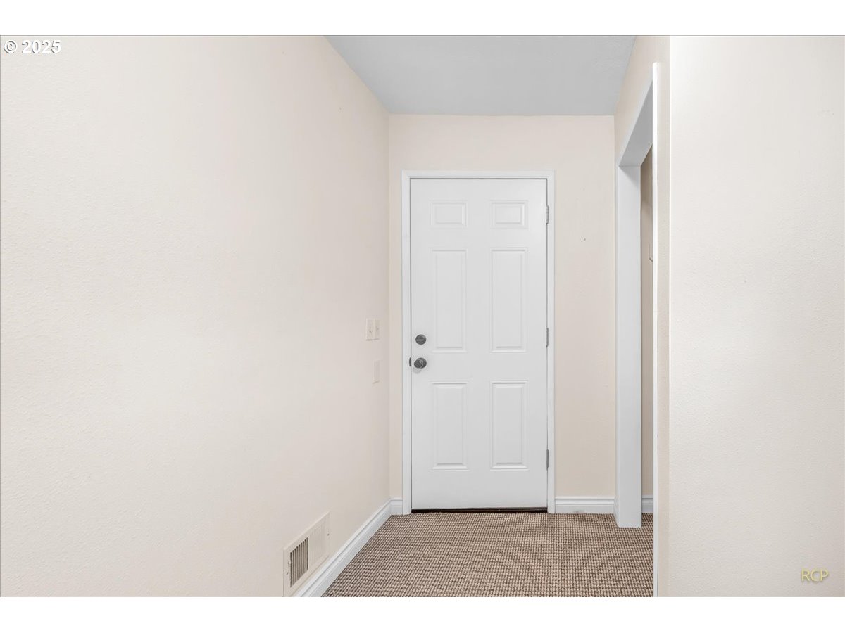 943 Oregon Way Woodburn, OR 97071 - Photo 20 of 48