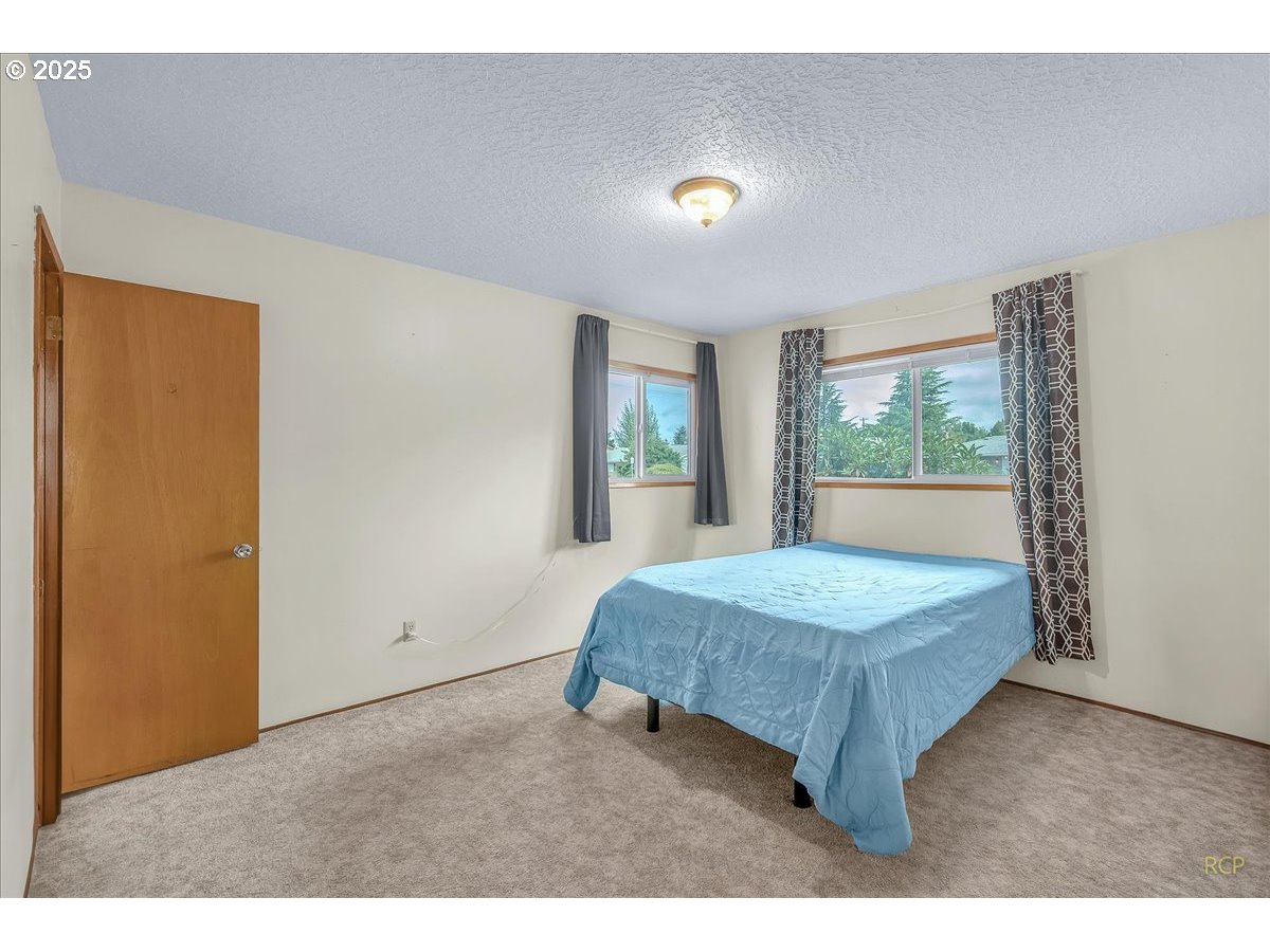 943 Oregon Way Woodburn, OR 97071 - Photo 21 of 48