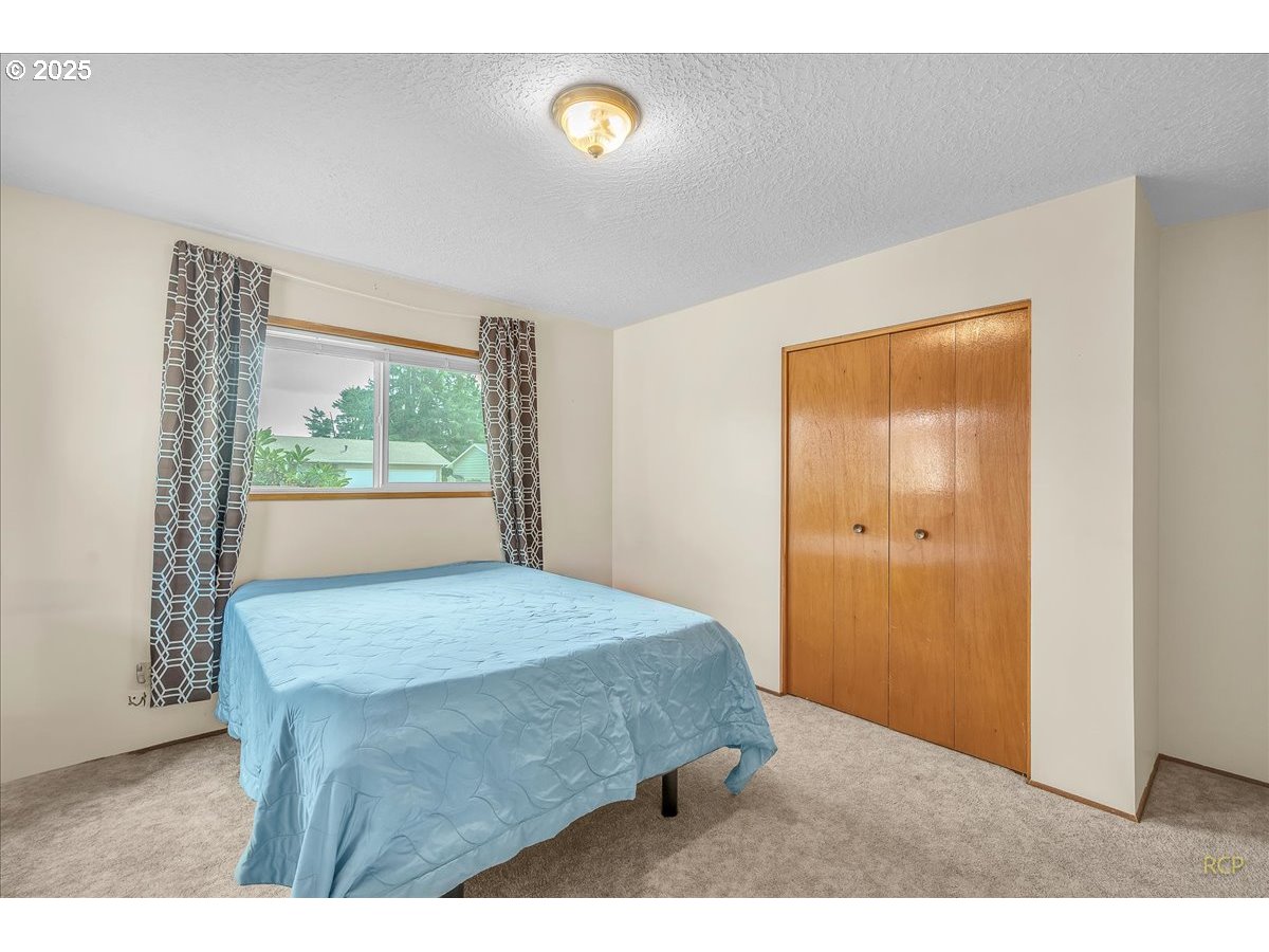 943 Oregon Way Woodburn, OR 97071 - Photo 22 of 48