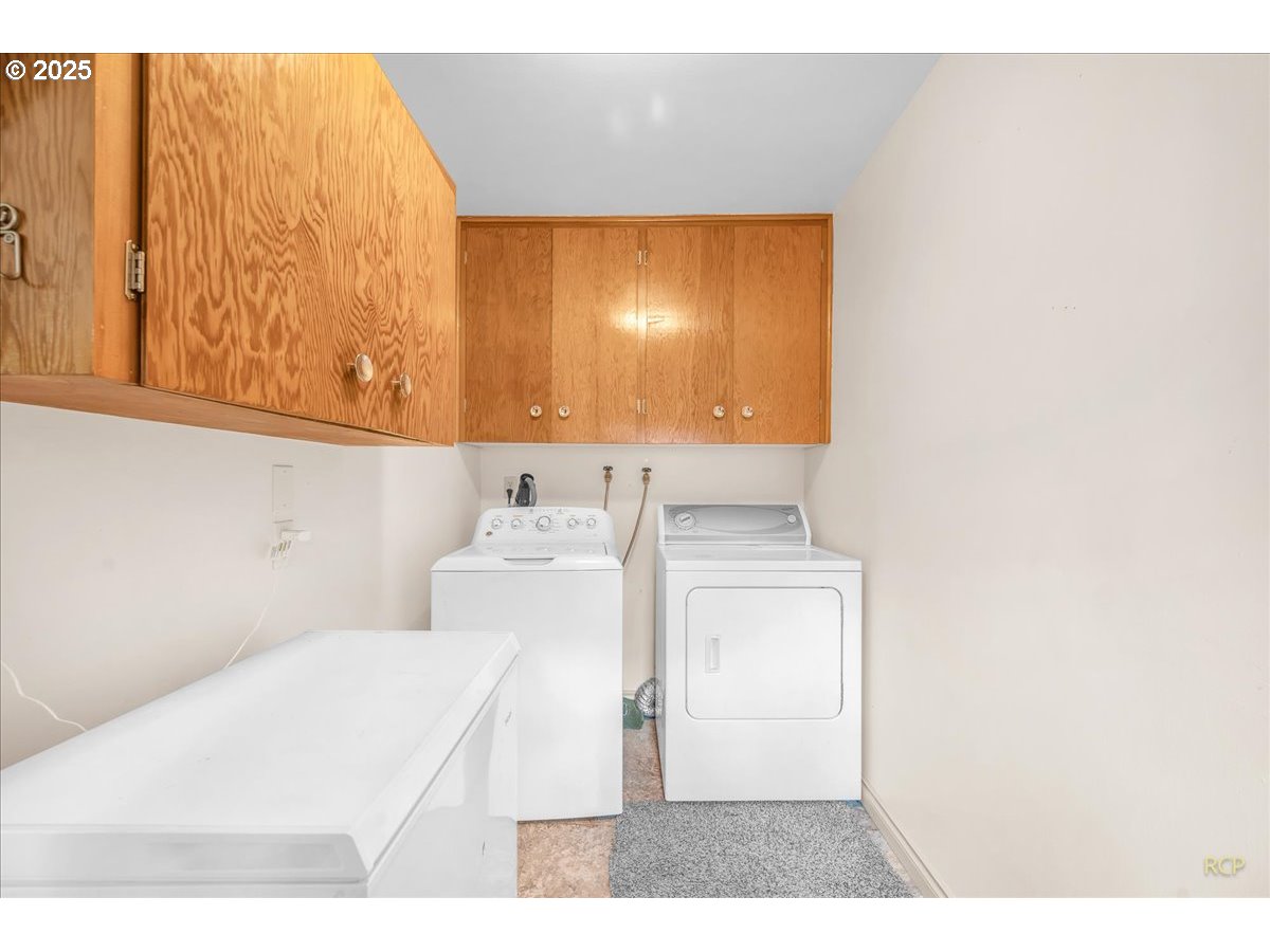 943 Oregon Way Woodburn, OR 97071 - Photo 28 of 48