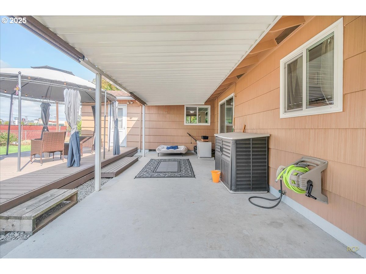 943 Oregon Way Woodburn, OR 97071 - Photo 30 of 48