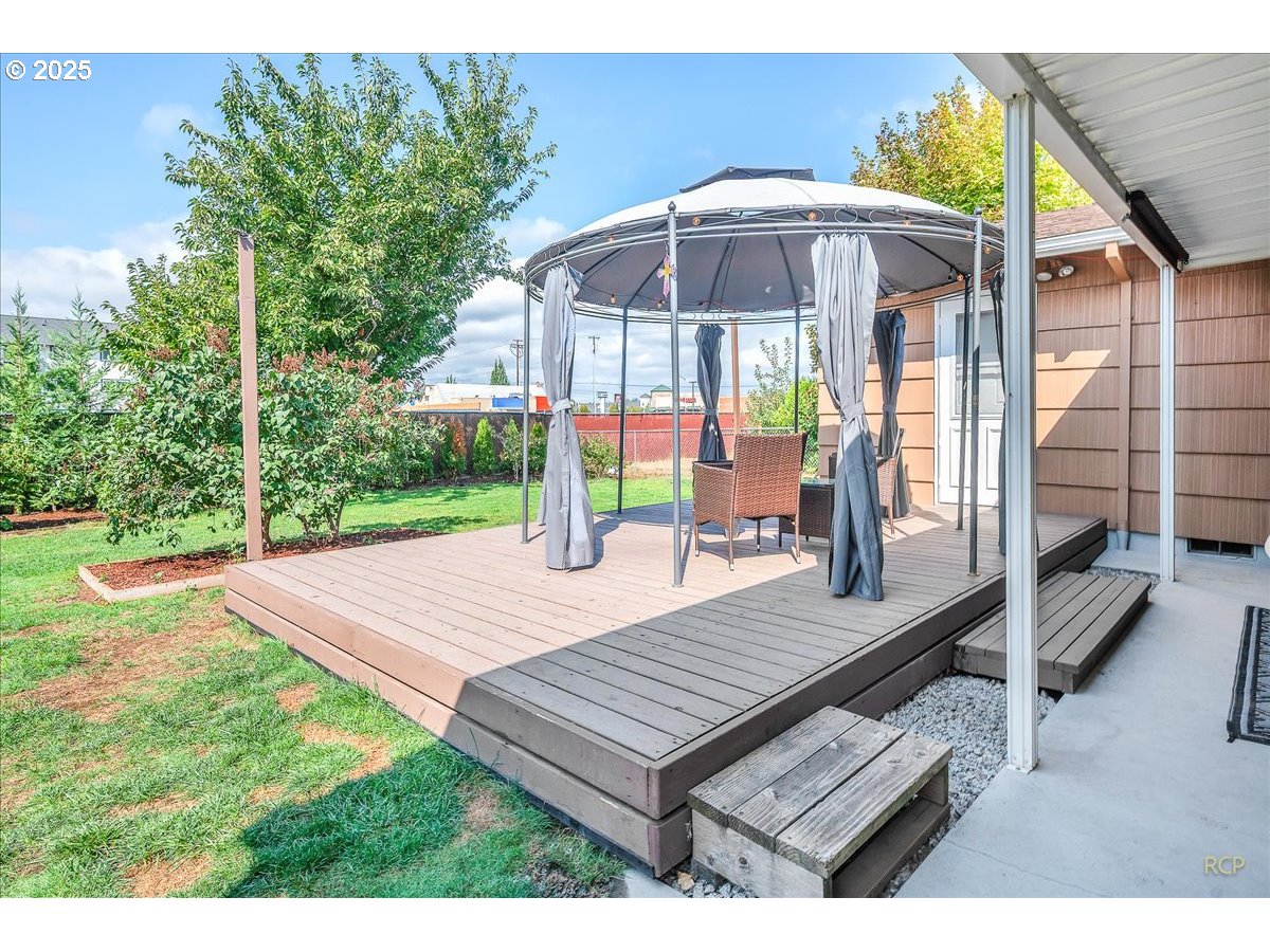 943 Oregon Way Woodburn, OR 97071 - Photo 31 of 48