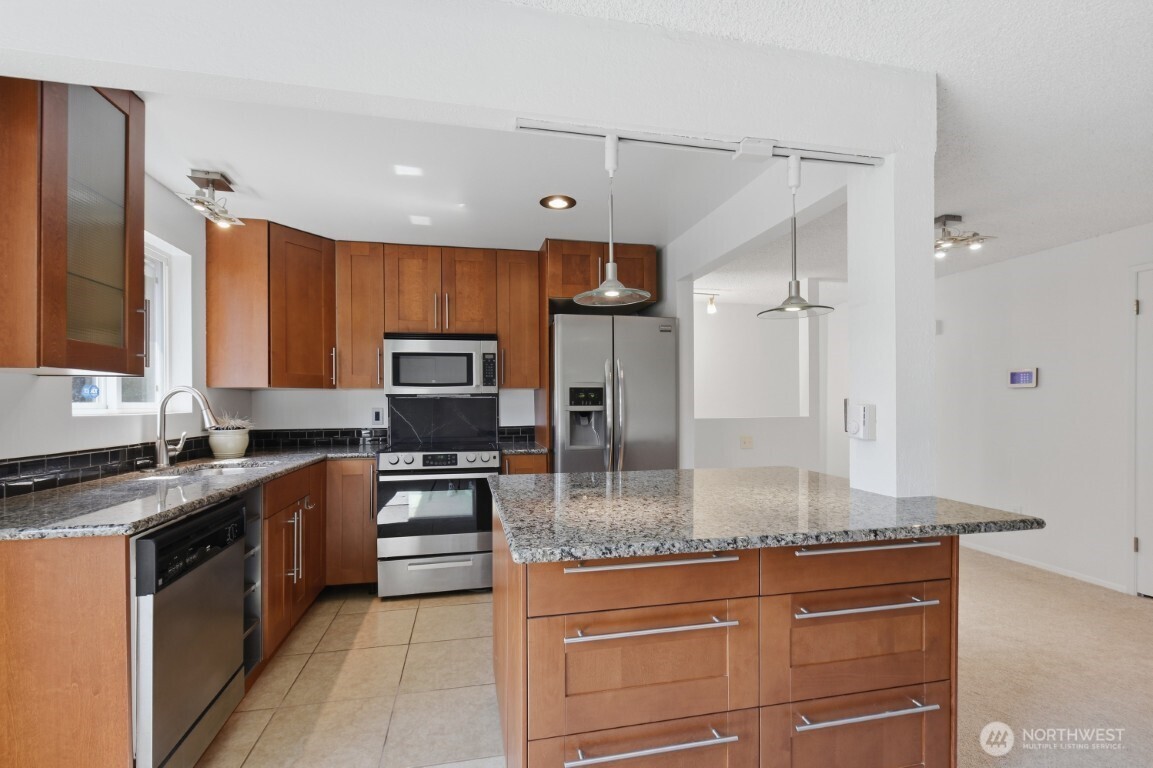 7909 218th Street Southwest, Unit 4 Edmonds, WA 98026 - Photo 5 of 20 Gallery Image 5