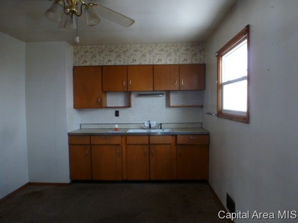 924 South Livingston Street Springfield, IL 62703 - Photo 5 of 11