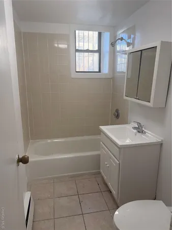 $2,500 | 11 Lawrence Street, Unit 1B, Yonkers, NY 10705