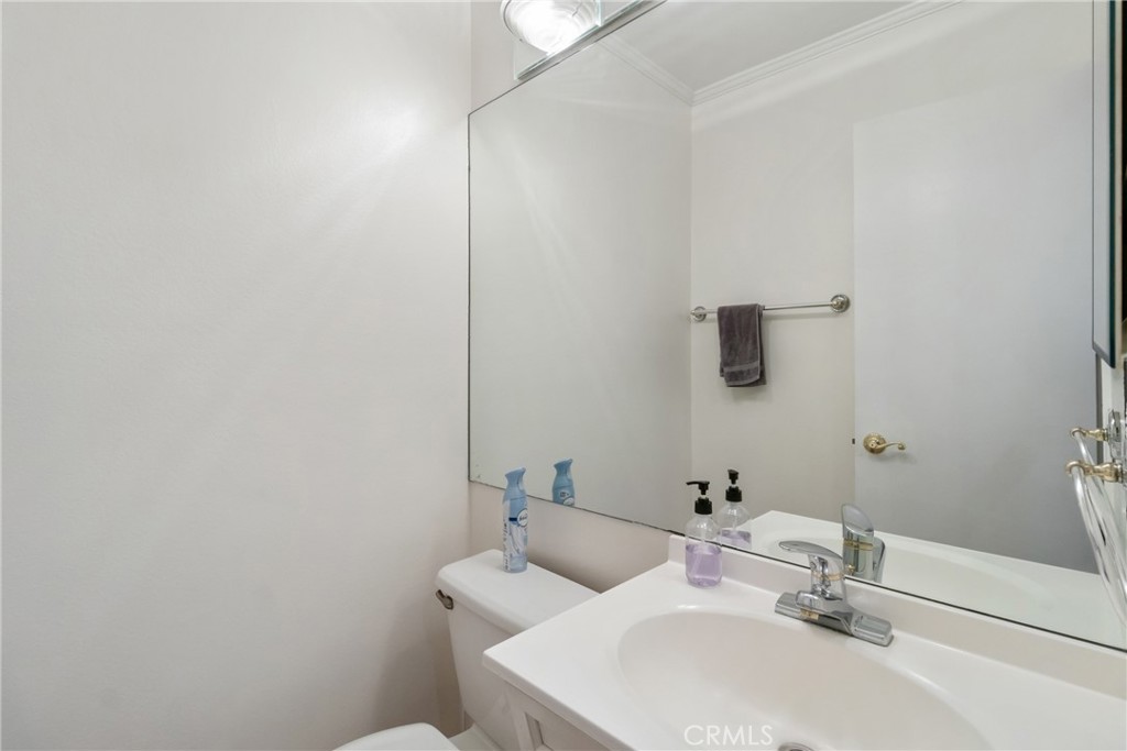 19124 Hamlin Street, Unit 5 Reseda, CA 91335 - Photo 13 of 28