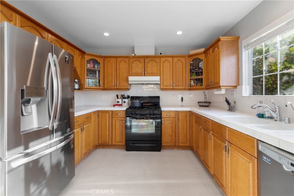 19124 Hamlin Street, Unit 5 Reseda, CA 91335 - Photo 6 of 28
