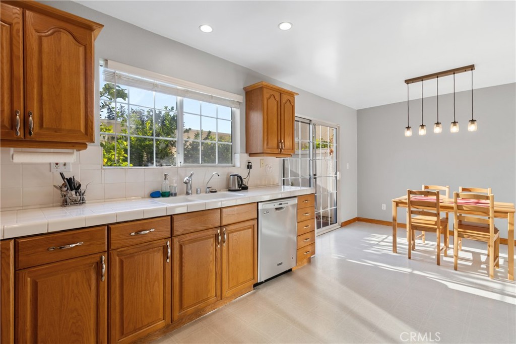 19124 Hamlin Street, Unit 5 Reseda, CA 91335 - Photo 10 of 28
