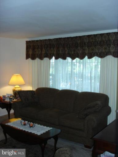 1524 Nicholas Road Waldorf, MD 20601 - Photo 2 of 25 Living Room