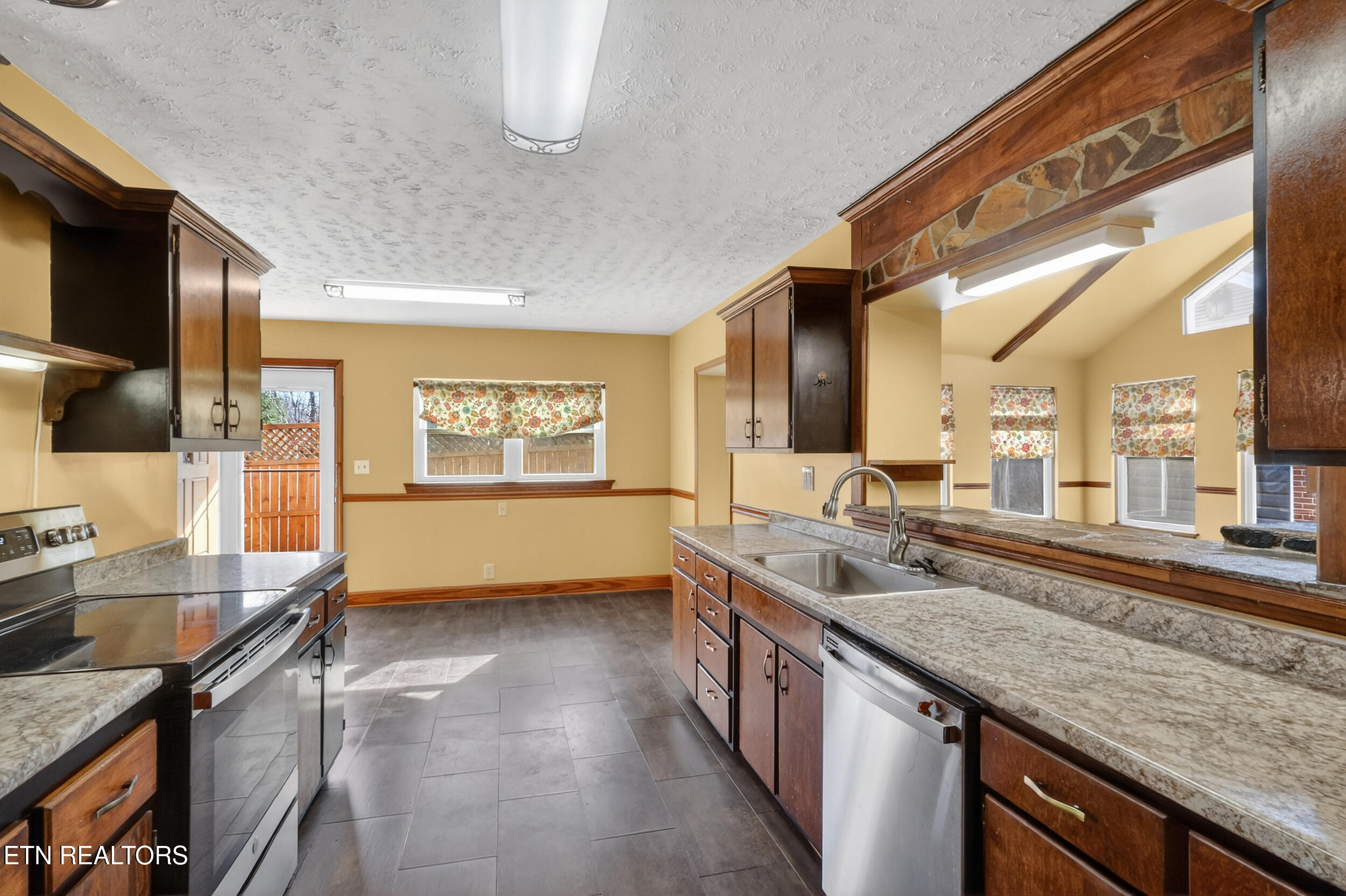 1631 Springbrook Road Alcoa, TN 37701 - Photo 16 of 53 18_471a7598