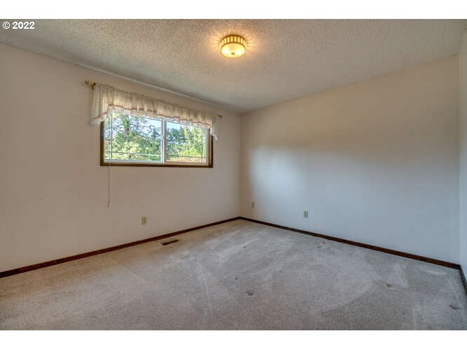 13850 Southeast Richey Road Boring, OR 97009 - Photo 23 of 31 a view of an empty room with windows