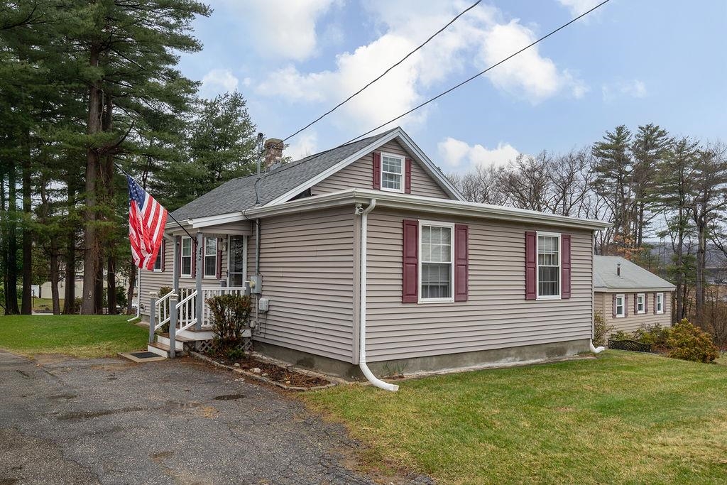 342 Delaware Avenue Manchester, NH 03104 - Photo 3 of 22 Gallery Image 3