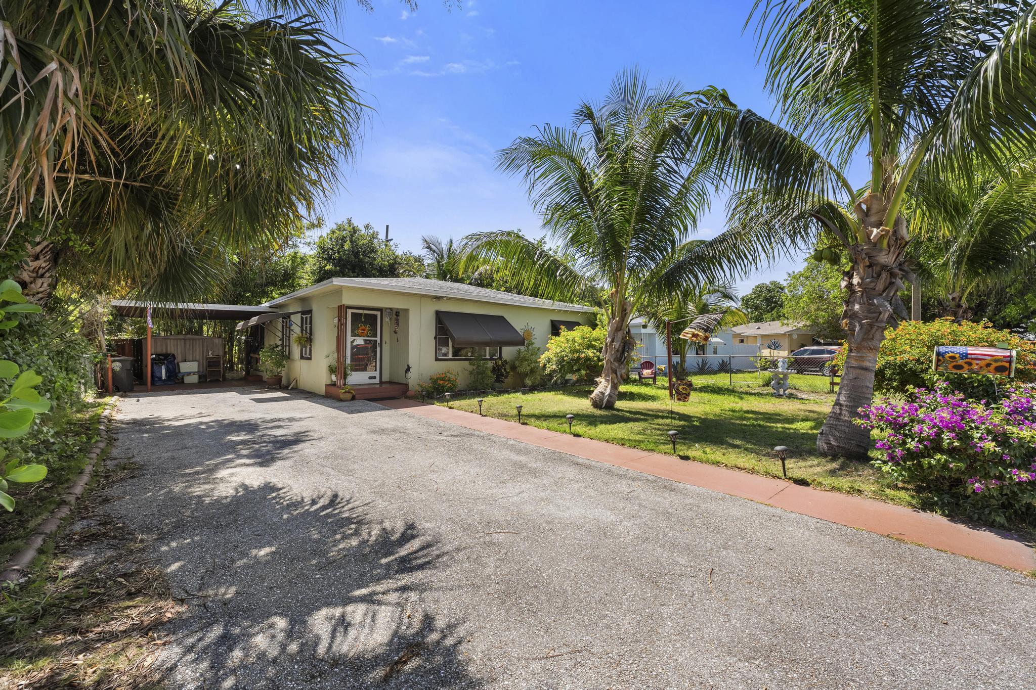 3032 Stanford Road West Palm Beach, FL 33405 - Photo 4 of 33 Front