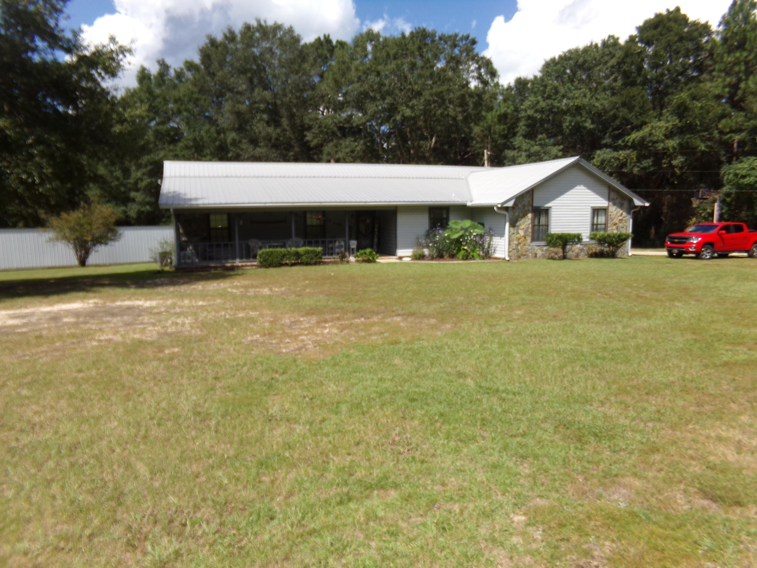 5918 Roberts Road Crestview, FL 32536 - Photo 2 of 24 Gallery Image 2