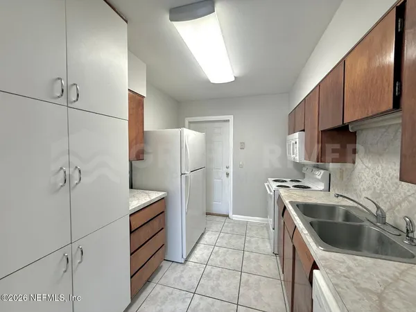 $1,395 | 7963 Lemans Drive, Jacksonville, FL 32210