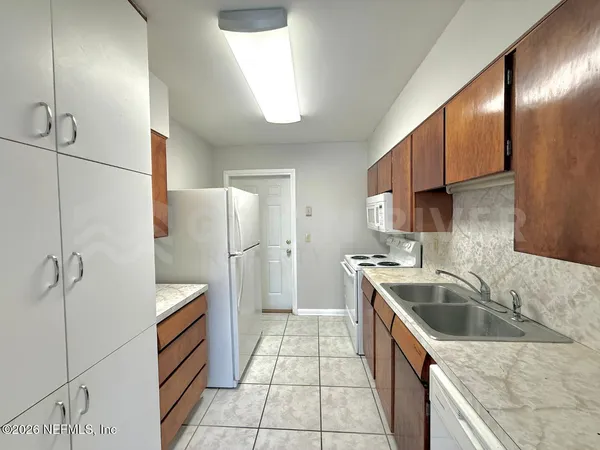 $1,395 | 7963 Lemans Drive, Jacksonville, FL 32210