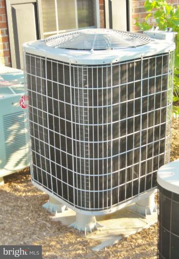 711 Deering Road, Unit 5H Pasadena, MD 21122 - Photo 6 of 30 New Heat Pump & Central Air