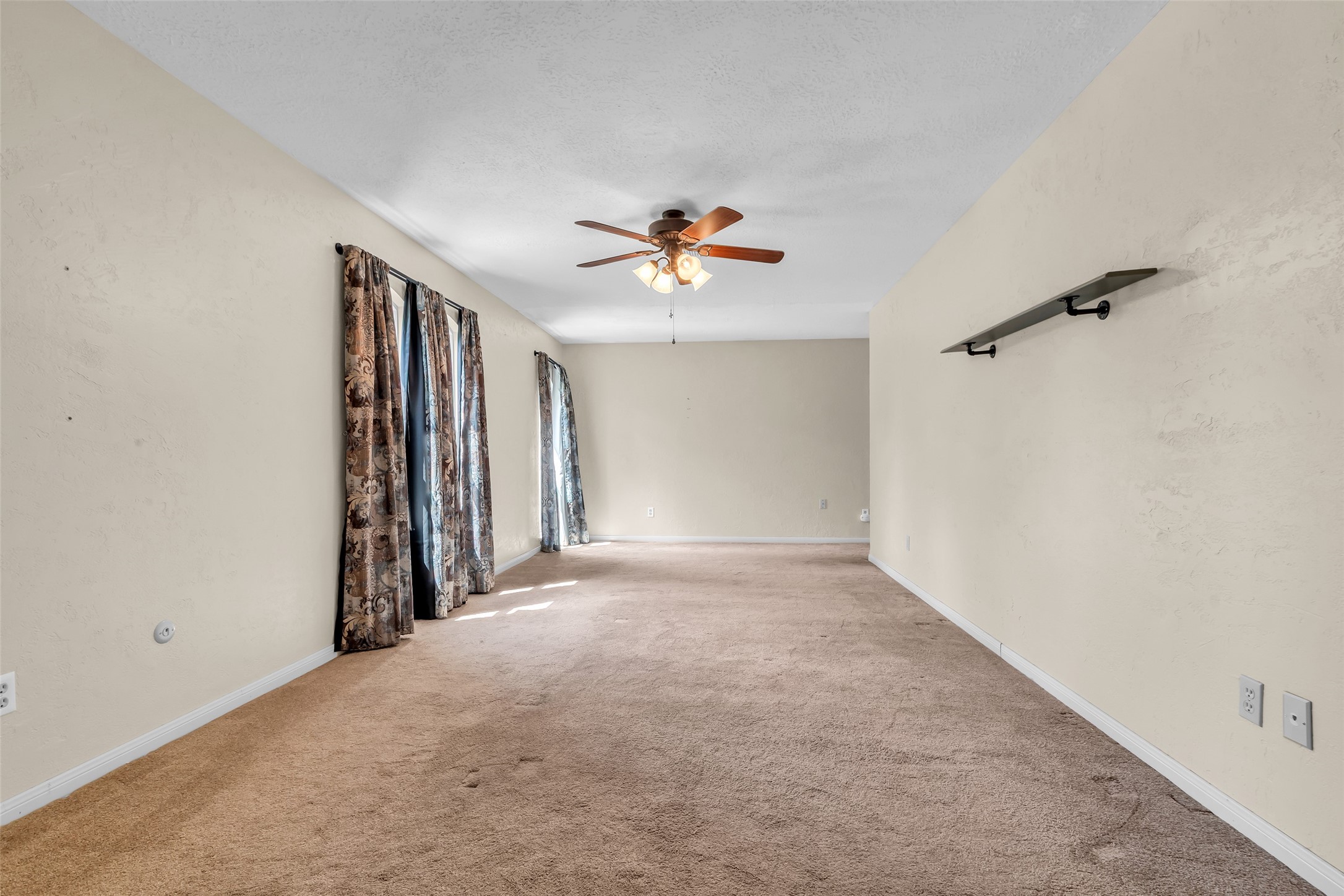 3302 Candlelon Drive Spring, TX 77388 - Photo 15 of 29 an empty room with closet and a ceiling fan