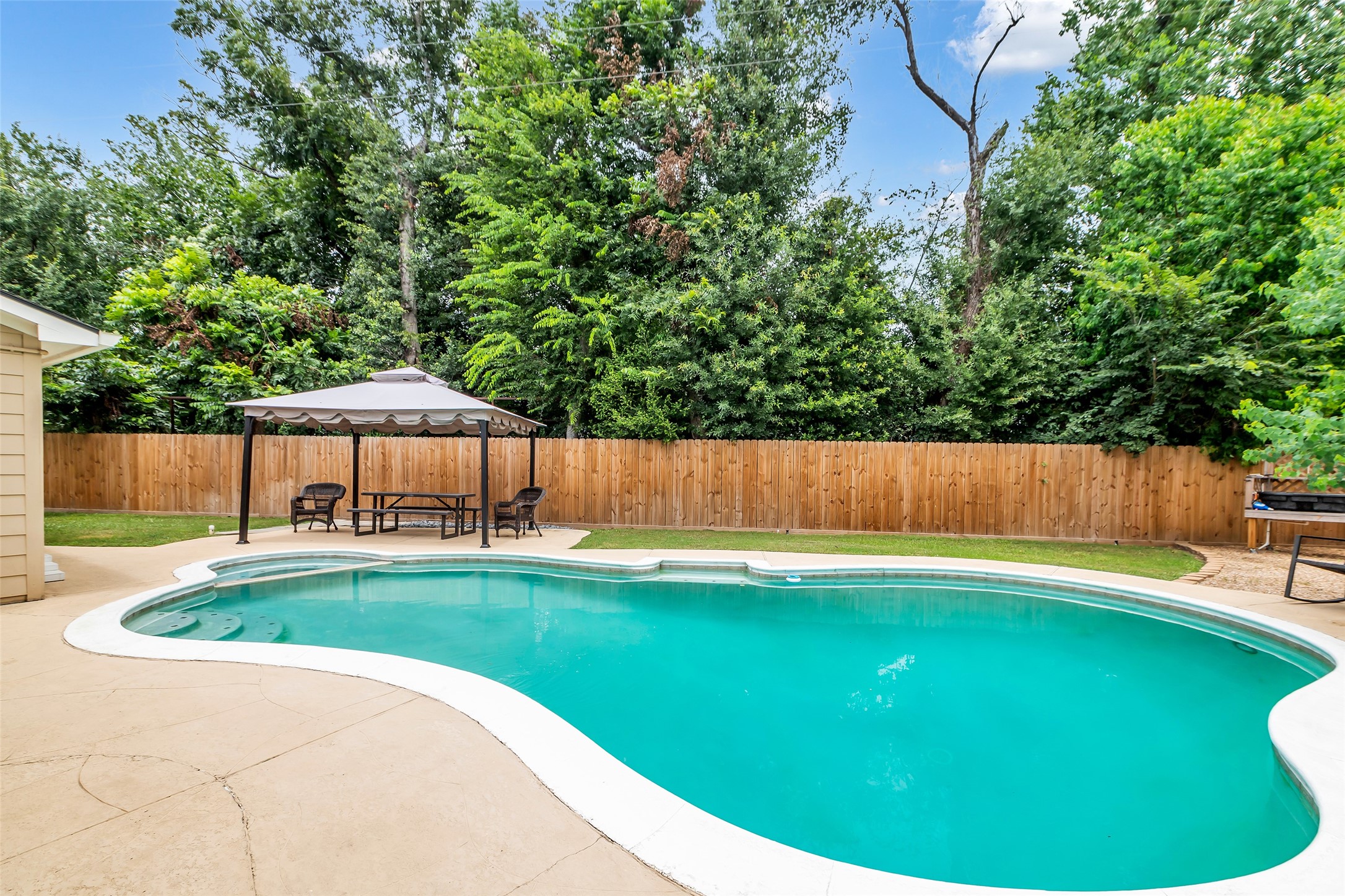 3302 Candlelon Drive Spring, TX 77388 - Photo 28 of 29 a view of a swimming pool and a yard