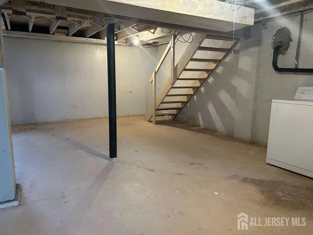 $2,100 | 36 Kate Lane, Metuchen, NJ 08840