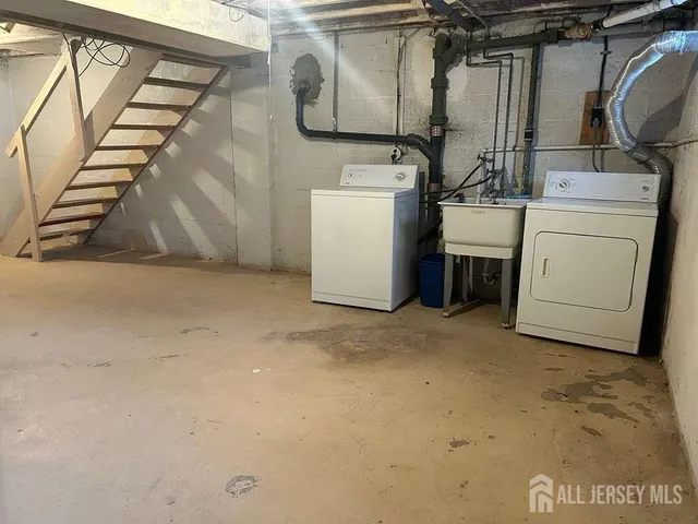 $2,100 | 36 Kate Lane, Metuchen, NJ 08840