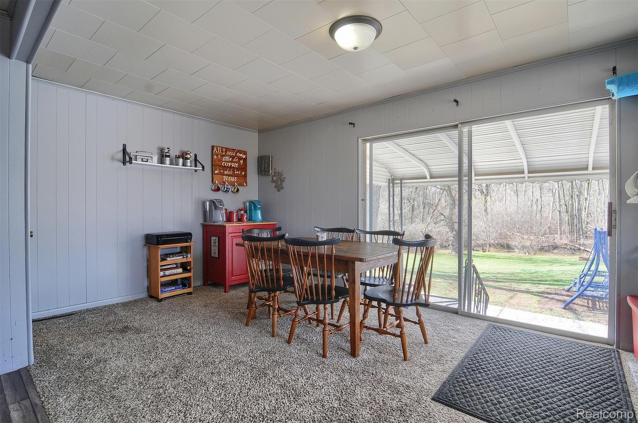 4330 South Center Road Burton, MI 48519 - Photo 4 of 17 5-Dining Room.jpg