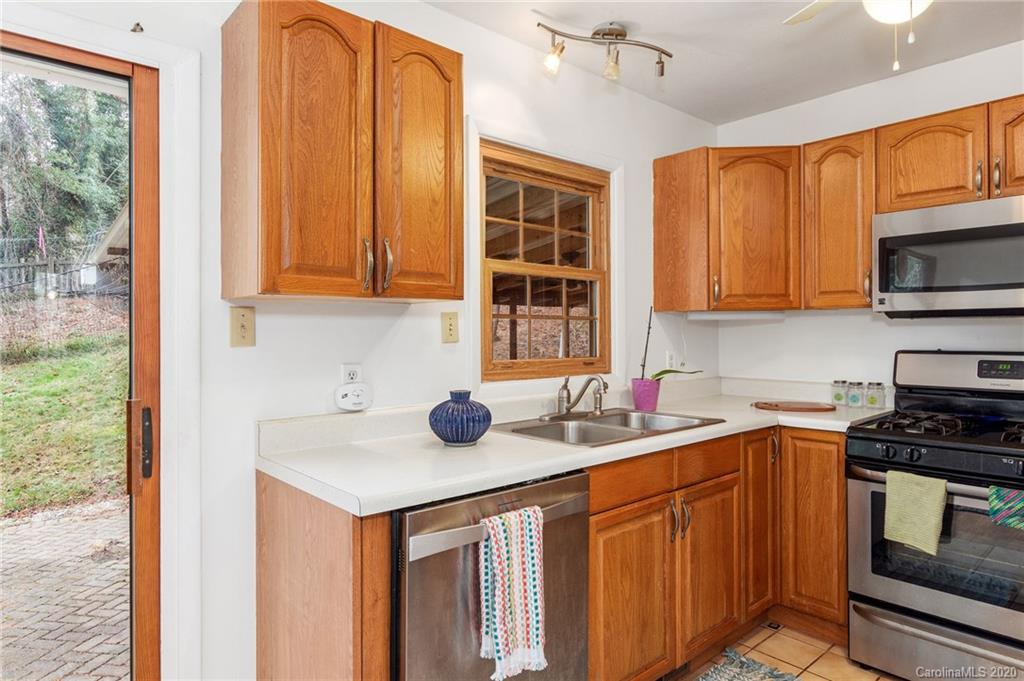 453 Beaverdam Road Asheville, NC 28804 - Photo 9 of 31 Gallery Image 9