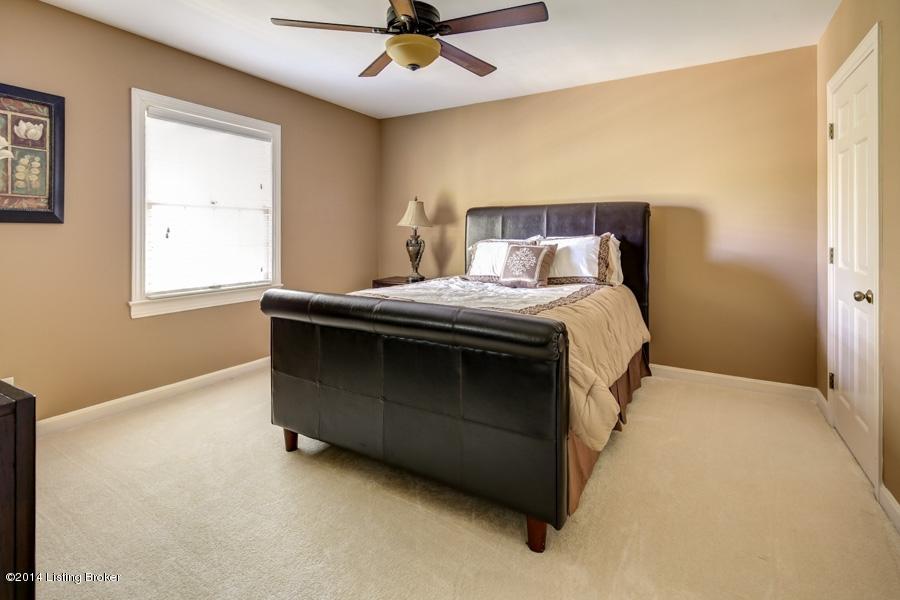 1902 Round Ridge Road Louisville, KY 40207 - Photo 6 of 32 RealTourCast _ S Gilezan _ Round Ridge (