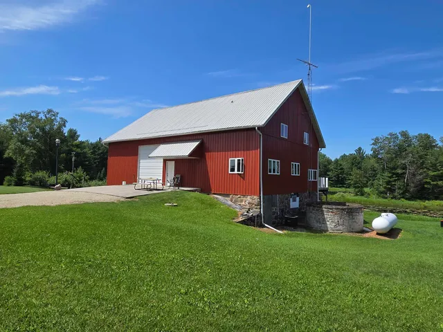 $469,000 | E3538 Boelter Road, Iola, WI 54945