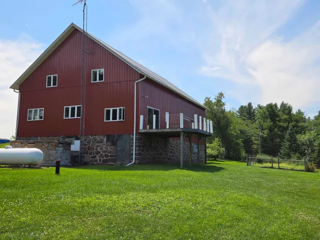 $469,000 | E3538 Boelter Road, Iola, WI 54945