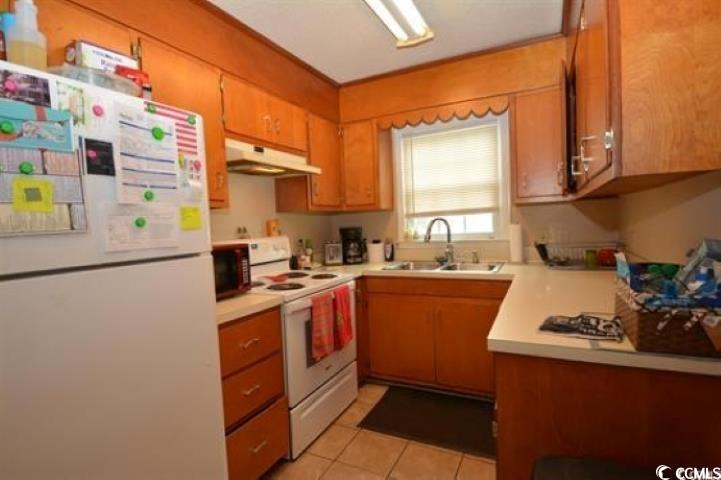787 Causey Road Murrells Inlet, SC 29576 - Photo 8 of 35 Kitchen featuring sink, white appliances, and ligh
