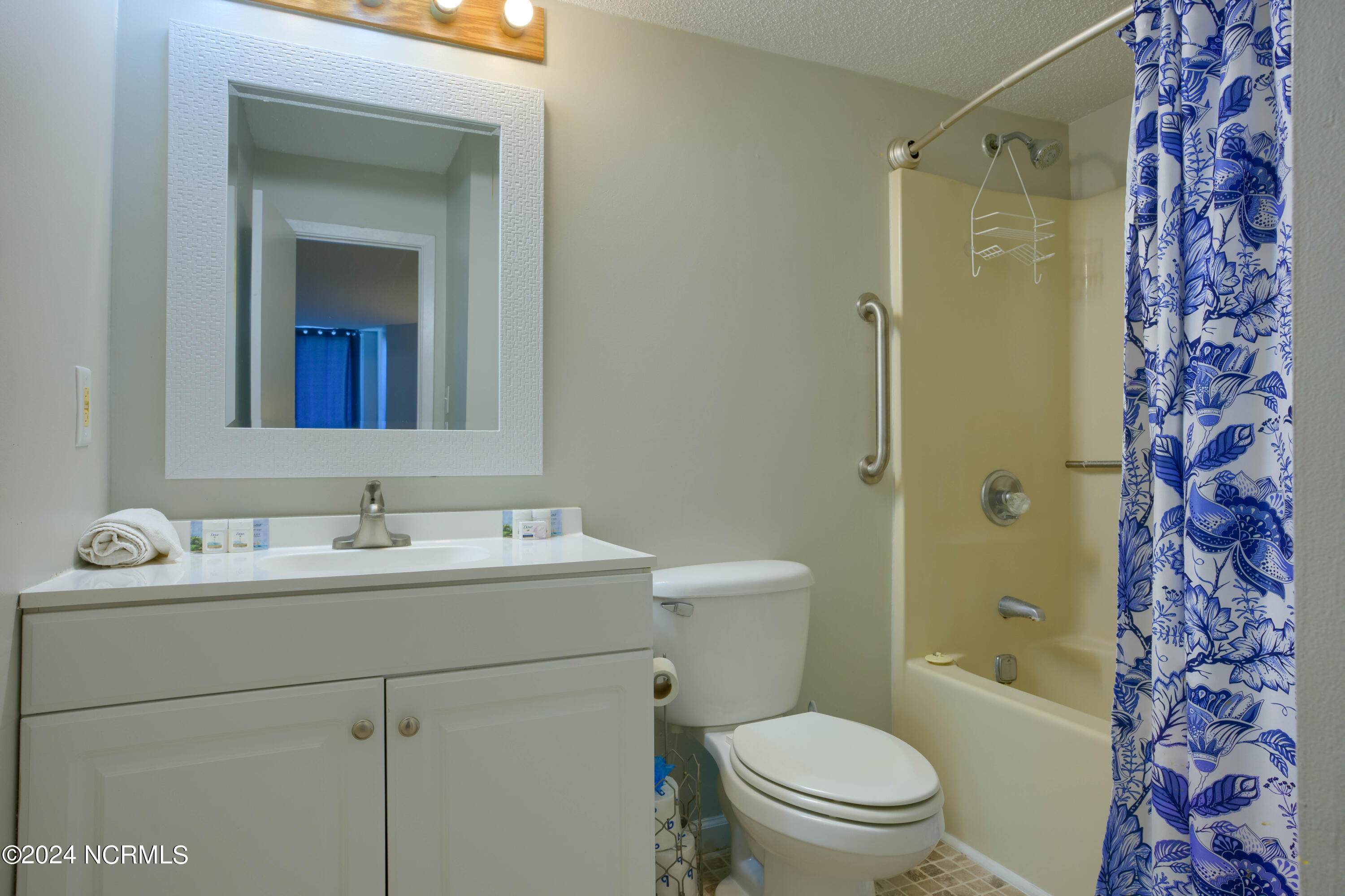 2000 New River Inlet Road, Unit 1305 North Topsail Beach, NC 28460 - Photo 12 of 21 1305 St Regis - Interiors