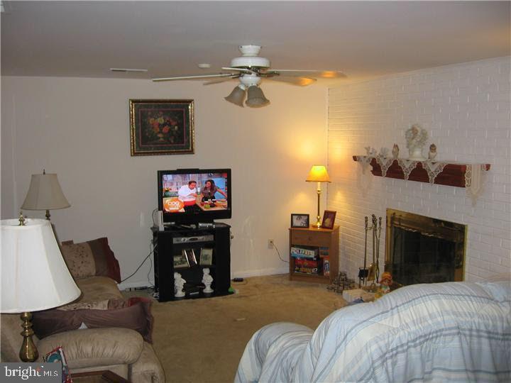 555 Lamp Post Lane Aston, PA 19014 - Photo 4 of 12 Gallery Image 4