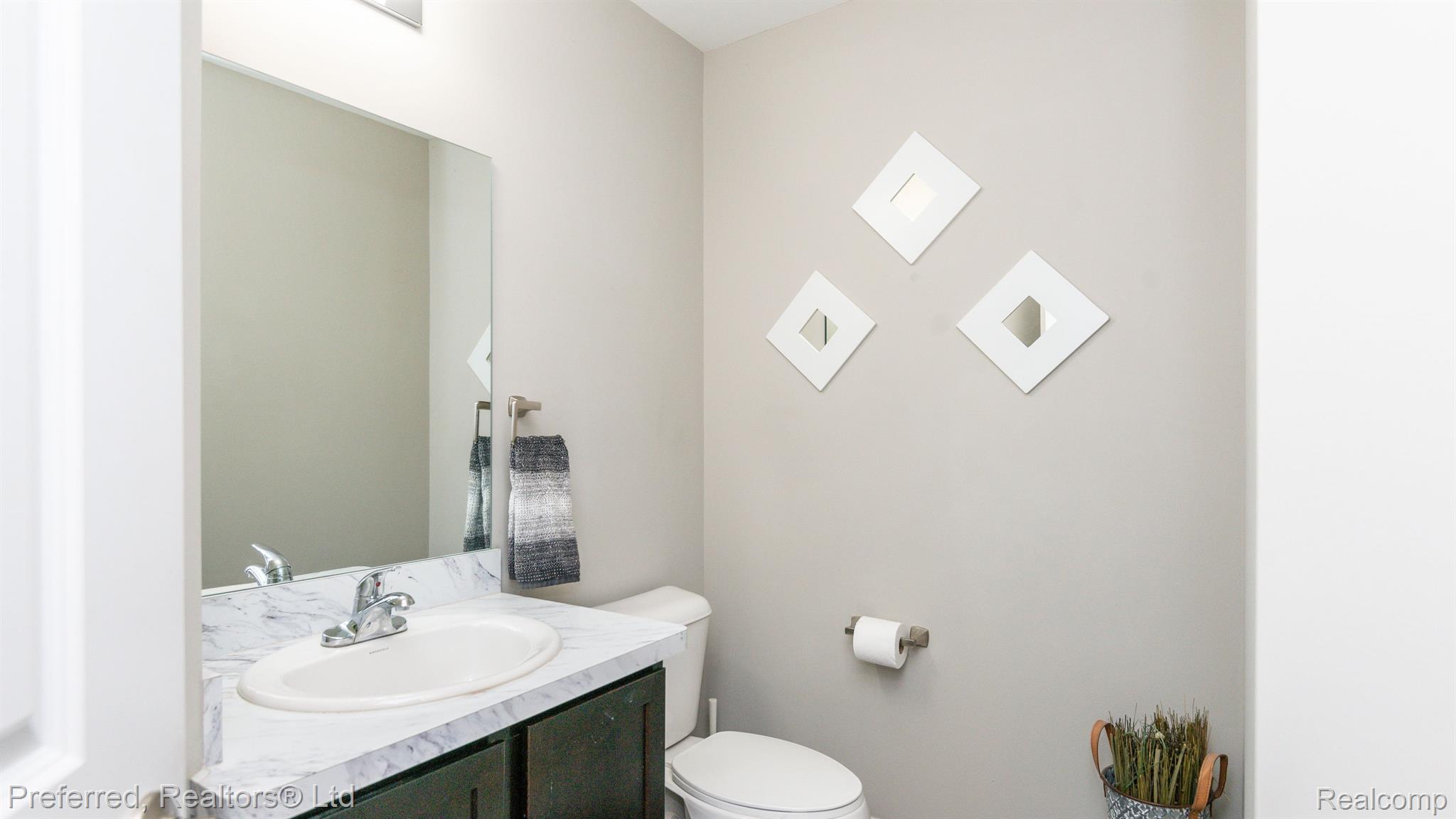 42955 Colonial Road Belleville, MI 48111 - Photo 17 of 47 Gallery Image 17