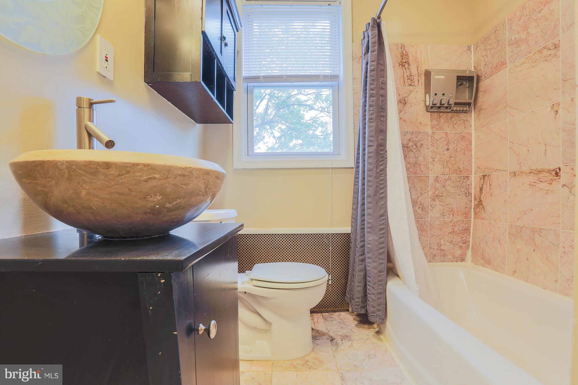 3743 Clarinth Road Baltimore, MD 21215 - Photo 9 of 16 bath