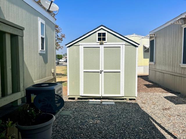 1650 Villa Avenue, Unit 9 Clovis, CA 93612 - Photo 2 of 29 a front view of a house with garden