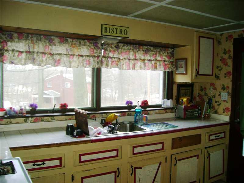 401 Jackson Road Plum, PA 15239 - Photo 3 of 16 Kitchen.
