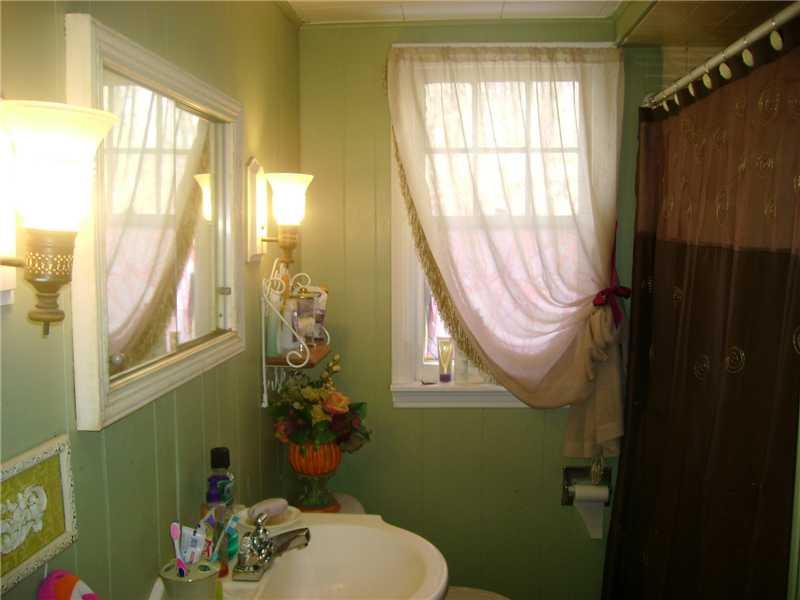401 Jackson Road Plum, PA 15239 - Photo 9 of 16 Full Bath.