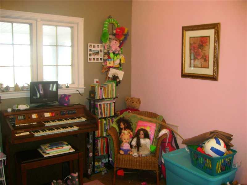 401 Jackson Road Plum, PA 15239 - Photo 10 of 16 Den.