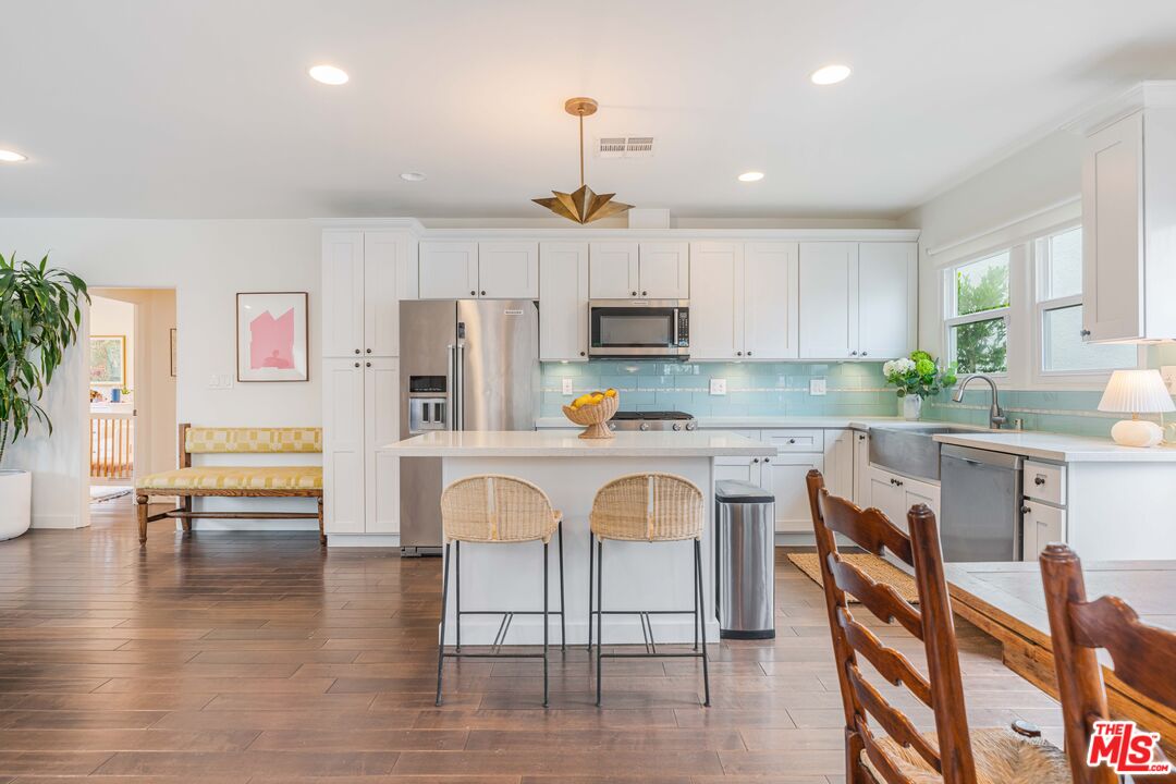239 North Everett Street Glendale, CA 91206 - Photo 10 of 26
