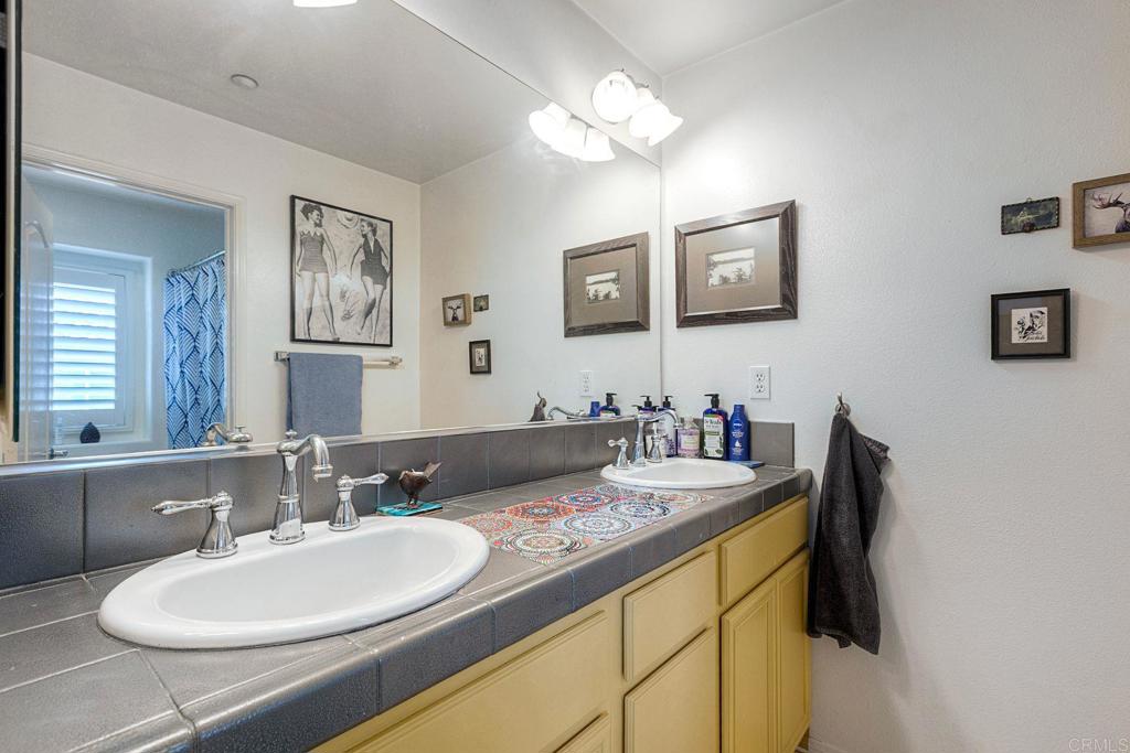 40238 Rosewell Court Temecula, CA 92591 - Photo 28 of 38 a bathroom with a double vanity sink and a mirror