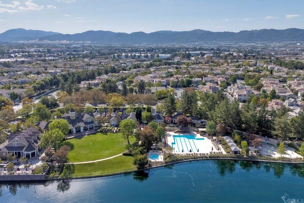 40238 Rosewell Court Temecula, CA 92591 - Photo 34 of 38 an aerial view of a town with couple of houses