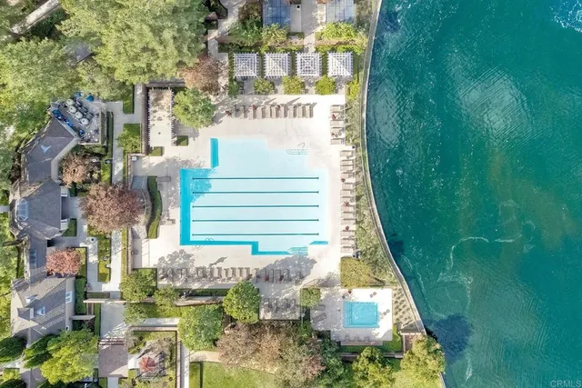 a view of a multi story building