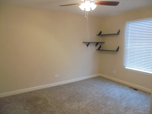 $1,895 | 3335 Southport Drive, Island Lake, IL 60042